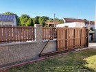 Dřevoplastový plot FOREST, dekor Palisander, rámy a nosníky ocelové - barva hnědá RAL 8014