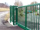 Kovová posuvná brána pro průmysl PI 130, výplň profil 25 x 25 mm, barva zelená RAL 6005