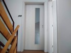 Posuvné dveře na stěnu deskové STANDARD, vzor ALTAMURA 5, povrch Borovice bílá 3D Greko
