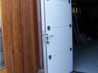 Sekční garážová vrata s průchozími dveřmi - nízkoprahové provedení