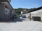 Kovový plot CLASSIC, vzor AW.10.06, barva šedá RAL 7030 a červená RAL 3005